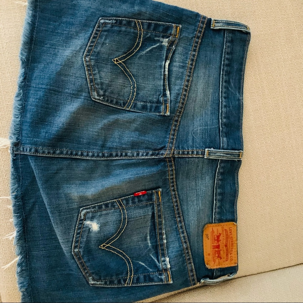 Women Levi’s Jean skirt size 25